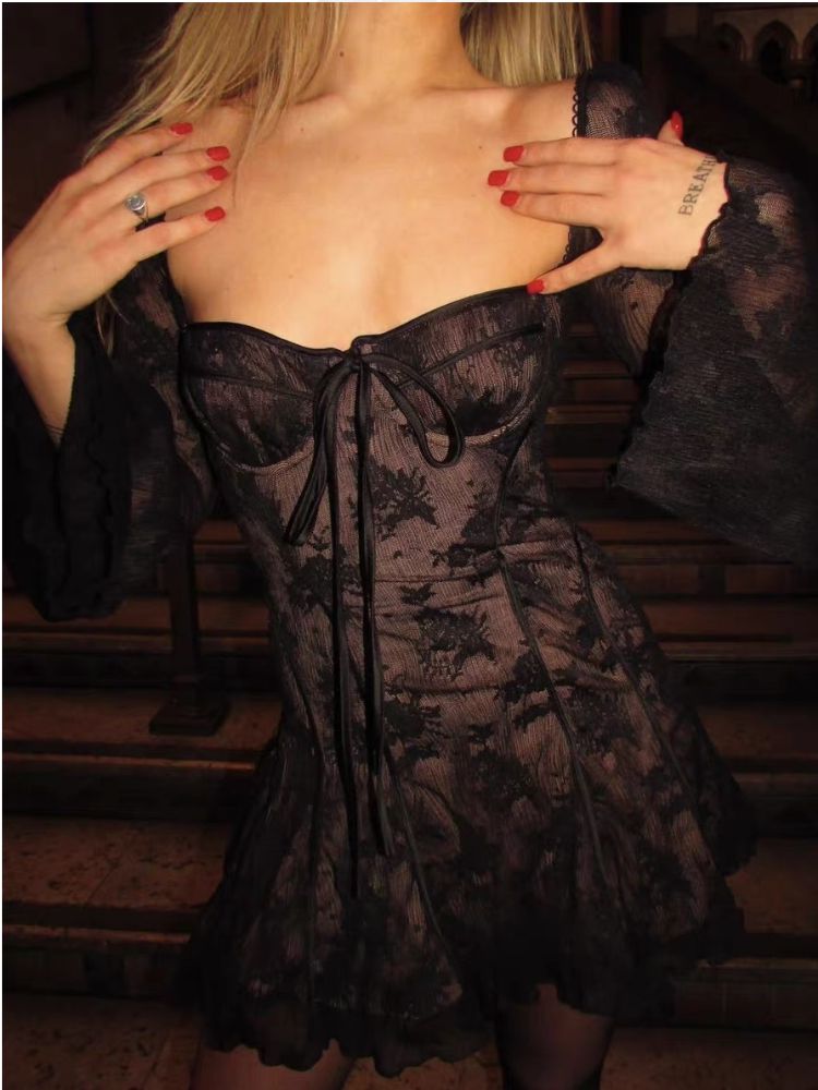 Robe en dentelle noire courte
