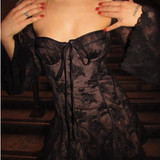 Robe en dentelle noire courte