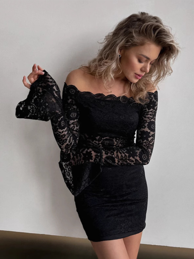 Robe noir épaule dénudée